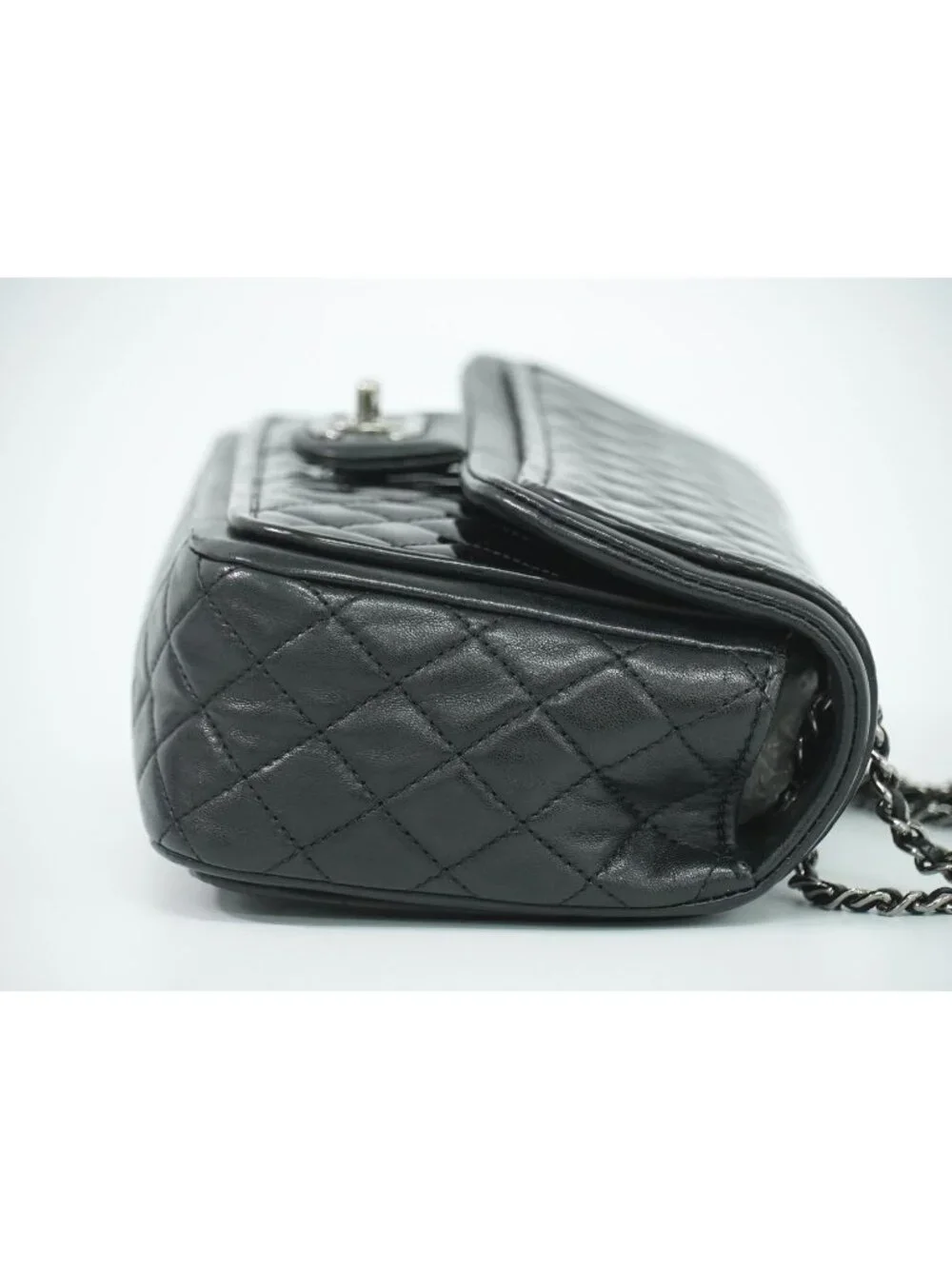 Chanel CC Logo Quilted Chain Shoulder Bag Patent Leather Black
